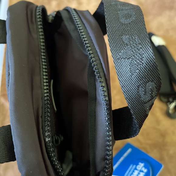 ADIDAS ORIGINALS NWT AUTHENTIC BLACK MICRO CROSSBODY & BACKPACK ALL IN ONE - Picture 7 of 15
